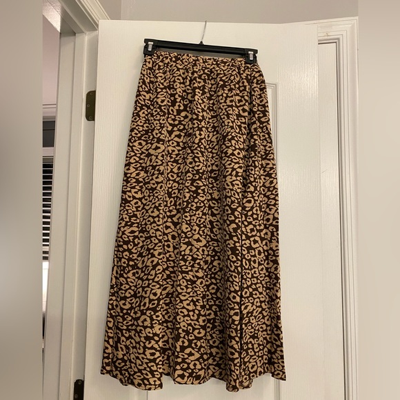 Brown leopard long skirt with slit on side. Size: X-small NWT - Picture 1 of 1